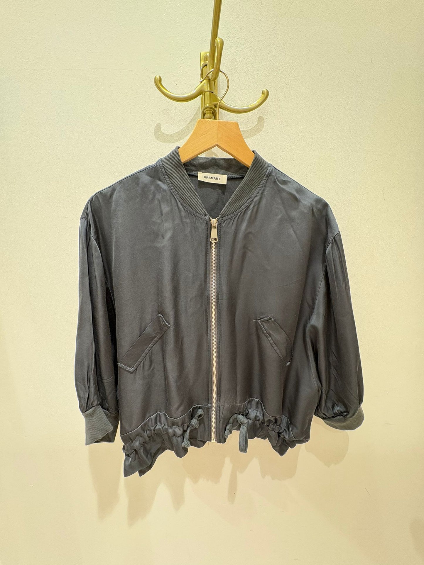 CHAQUETA BOMBER LISA GRIS