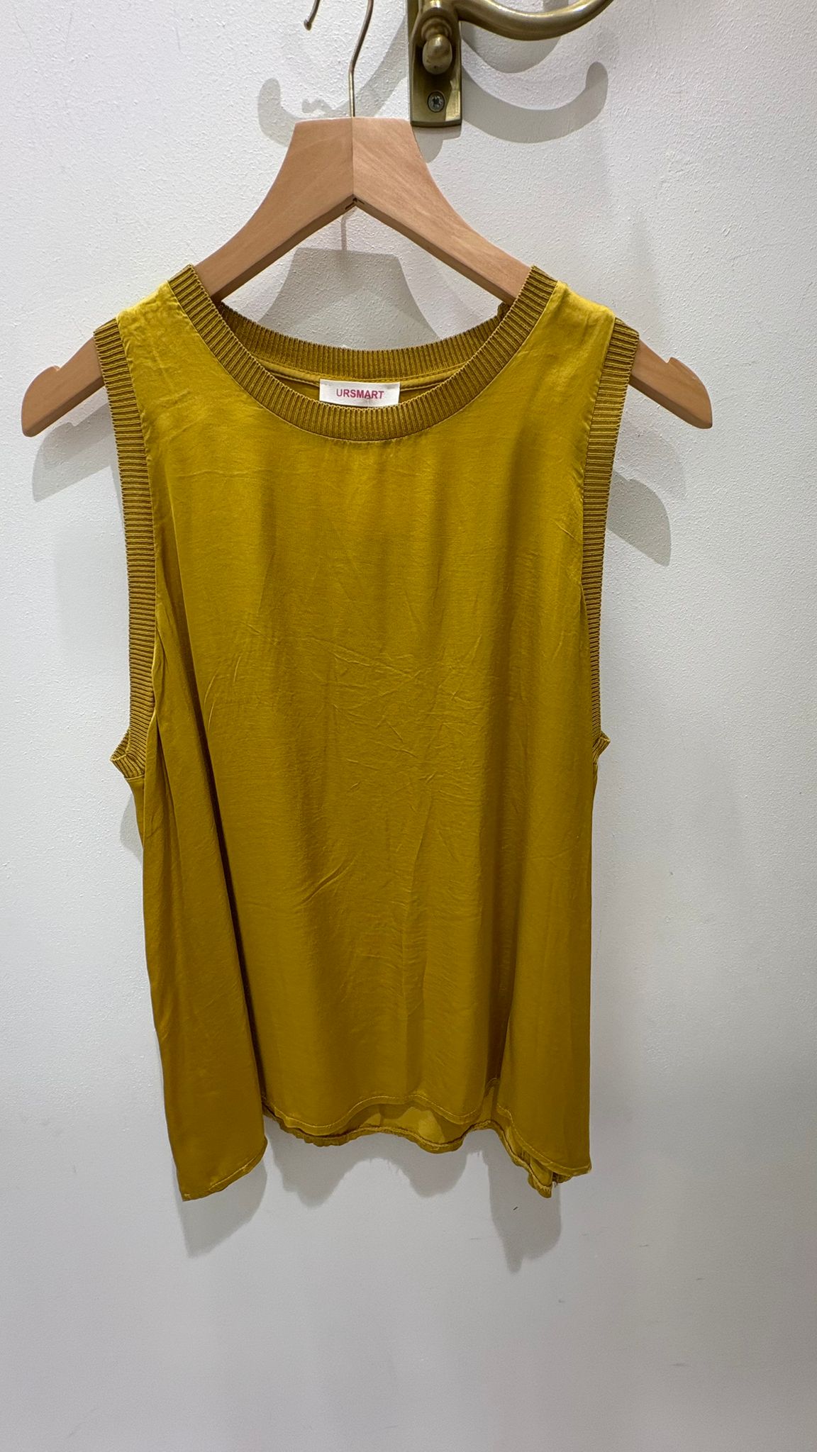 TOP LÍA CUELLO REDONDO MOSTAZA