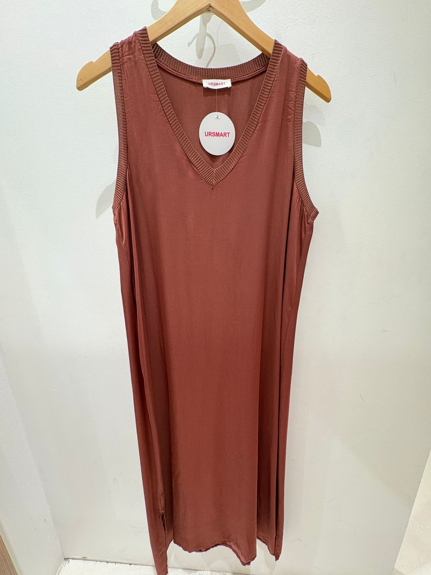 VESTIDO GALA CUELLO PICO CALDERO