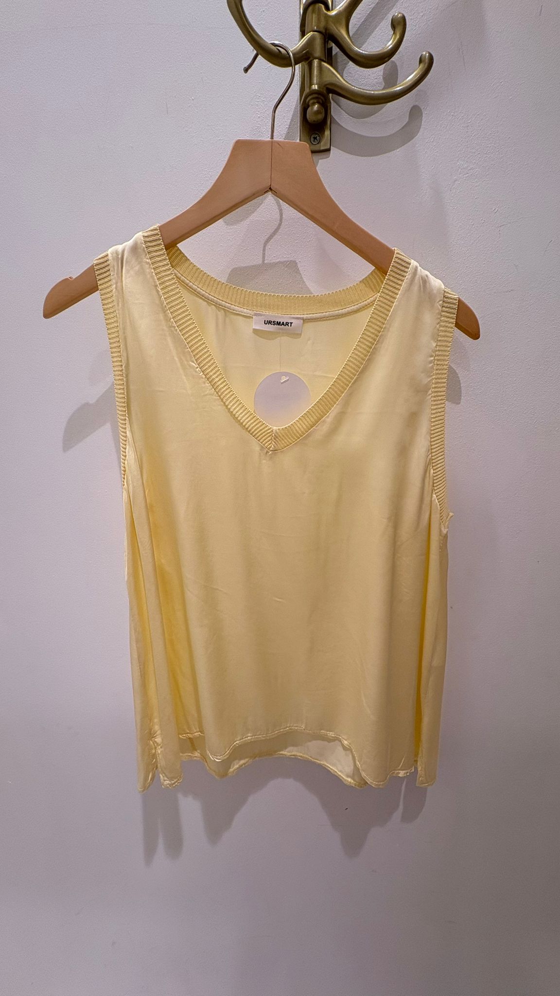TOP LÍA CUELLO PICO AMARILLO