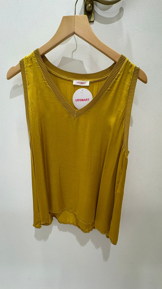 TOP LÍA CUELLO PICO MOSTAZA