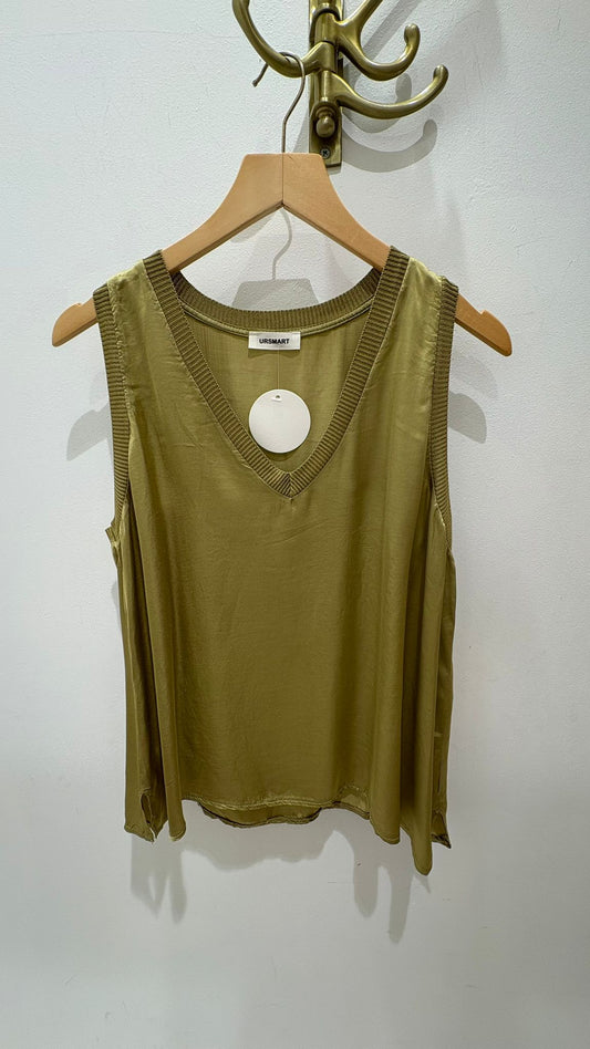 TOP LÍA CUELLO PICO VERDE