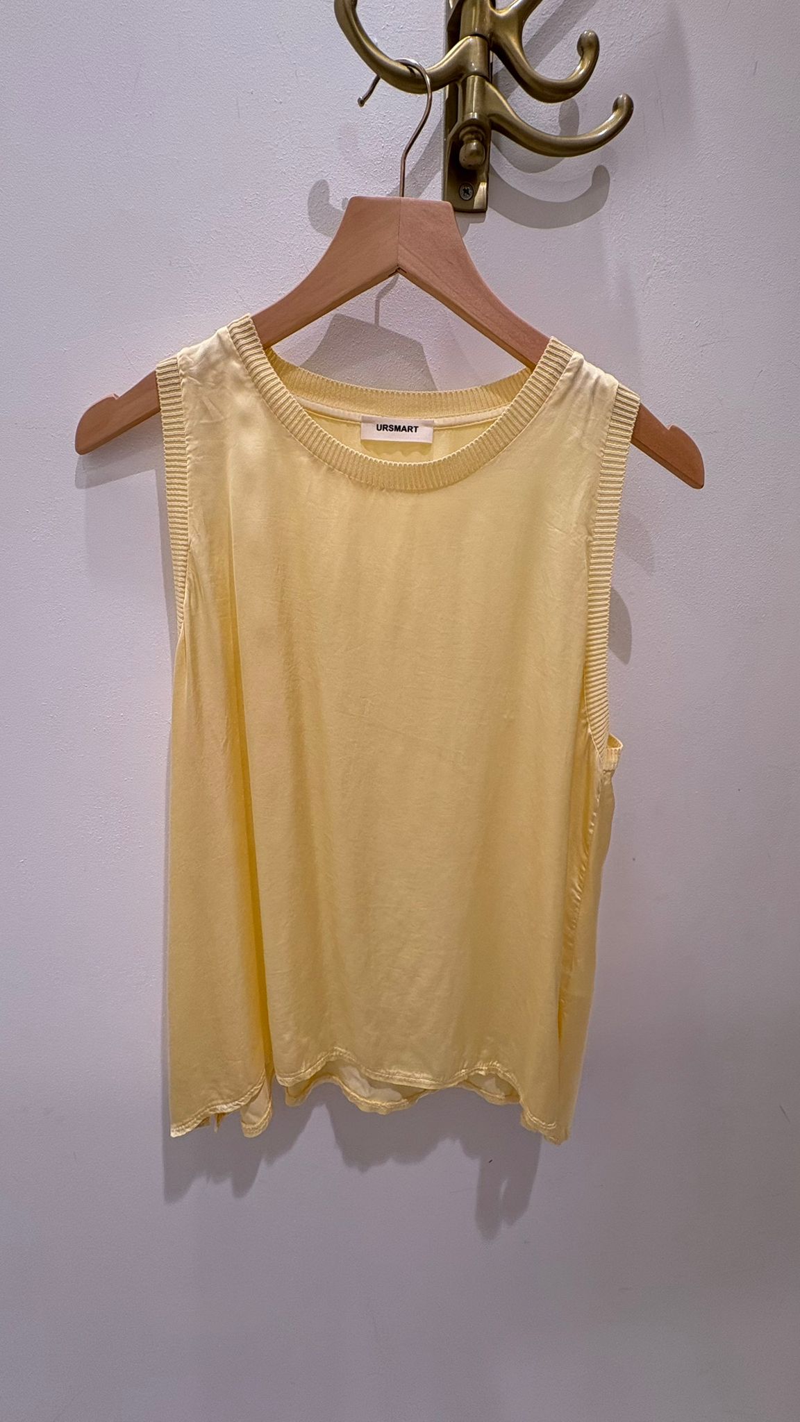 TOP LÍA CUELLO REDONDO AMARILLO