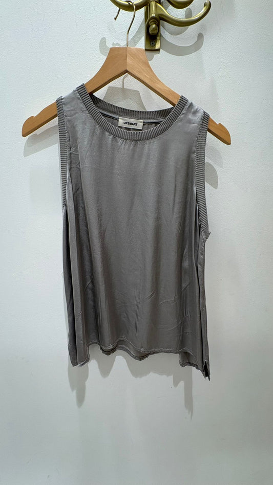 TOP LÍA CUELLO REDONDO GRIS PLATA