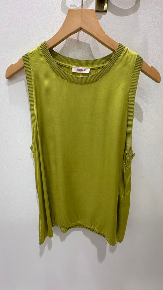 TOP LÍA CUELLO REDONDO VERDE PISTACHO