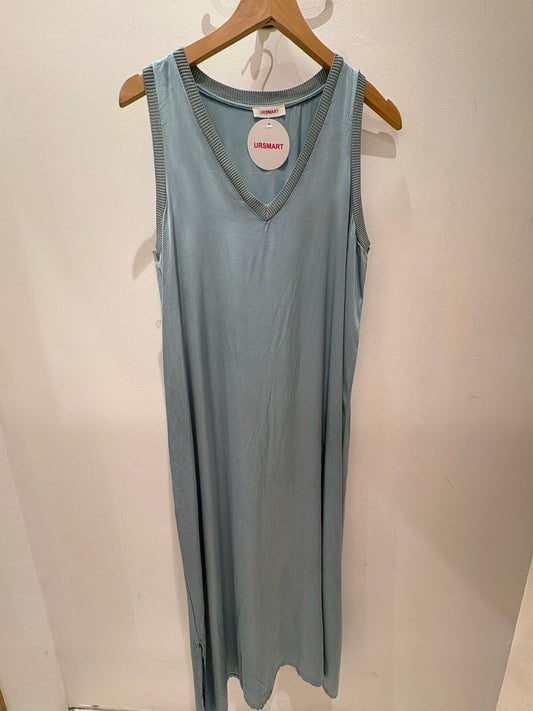 VESTIDO GALA CUELLO PICO AZUL CELESTE